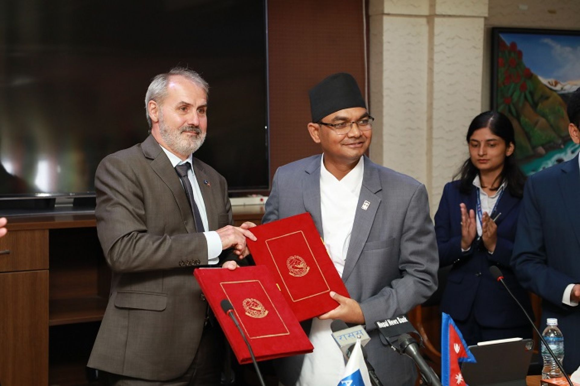 सडक सञ्जाल सुधारका लागि एडिबीसँग १३ अर्ब बराबरको ऋण सम्झौता